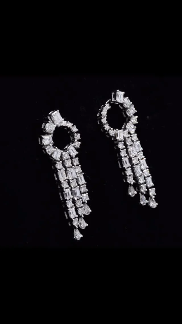✨ Grace meets brilliance! Adorn yourself with Ranujee Jewellery’s exquisite diamond long earrings and hoops—crafted for elegance, designed to shine. 💎💫
#RanujeeJewellery #DiamondElegance #TimelessJewelry #LuxuryEarrings #ShineBright #JewelryAddict #HoopsForDays #FineJewelry #JewelryGoals #EarringsOfTheDay