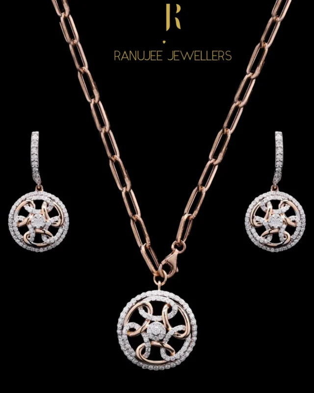 ✨ Elegance in every detail! This diamond and rose gold pendant set from Ranujee Jewellery exudes sophistication and charm. Perfect for every occasion! 💖💎
#RanujeeJewellery #DiamondJewelry #RoseGoldMagic #TimelessElegance #LuxuryJewelry #PendantSet #JewelryGoals #ShineBright #FineJewelry #JewelryAddict