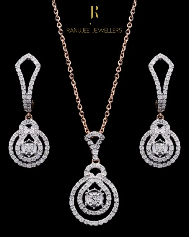 ✨ A touch of grace, a sparkle of luxury! This exquisite diamond and rose gold pendant set from Ranujee Jewellery radiates elegance and sophistication—perfect for every moment. 💖💎

#RanujeeJewellery #DiamondGlow #RoseGoldRadiance #TimelessBeauty #LuxuryJewels #ElegantAdornments #PendantPerfection #ShineWithStyle #FineJewelry #JewelryLover