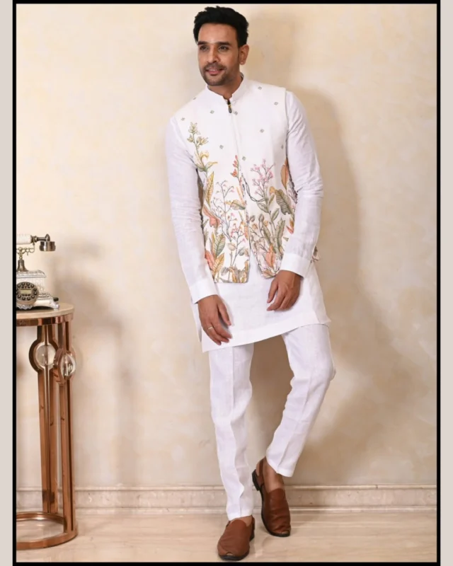 Grace in every detail, style in every fold.
This white kurta set with a floral Nehru jacket is your perfect pick for modern ethnic flair. 🌿
Step into elegance — shop now at 👉 www.autographman.com

#AutographMan #MensEthnicWear #KurtaSet #FloralJacket #DesiSwag #IndianGroomStyle #MensFestiveLook #IndoWesternStyle #OOTDIndia #StyleGoals #WhatMenWear #IndianFashionBlogger #TrendAlert #MenswearDiaries #WeddingSeasonReady #VocalForLocal #FashionReelsIndia