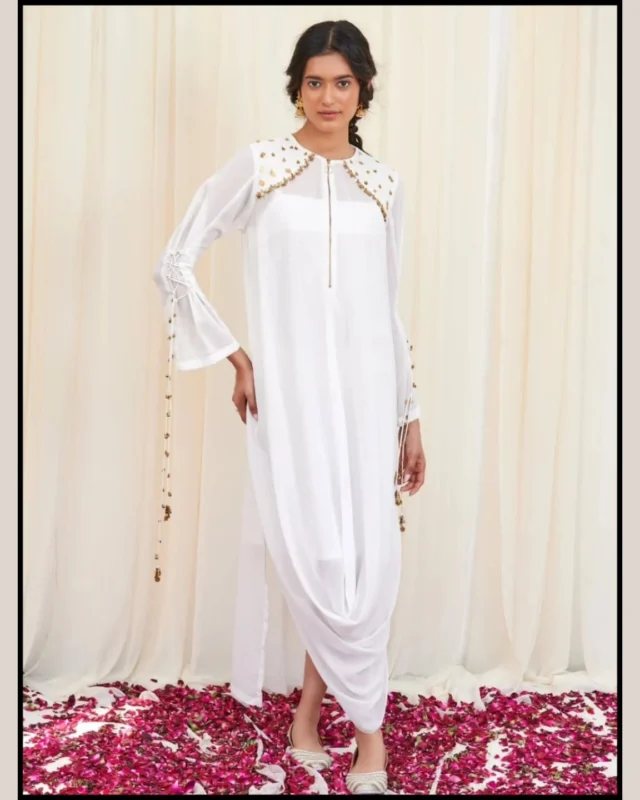 ✨ Elevate your ethnic wardrobe with this stunning white draped kurta—where modern elegance meets timeless tradition.
Featuring intricate golden embellishments and soft flowy fabric, this designer outfit is perfect for festive occasions, weddings, or intimate gatherings. 💫
Step into effortless grace with this contemporary Indo-western ensemble.
#EthnicElegance #ModernEthnicWear #WhiteOutfitGoals #IndoWesternStyle #FusionFashion #DrapeItRight #ElegantLooks #TimelessStyle #FashionDiaries #DesiLook #StyleInspo #LuxuryEthnic #IndianFashion #OOTDIndia #StatementStyle #minimalchic#trending #viral