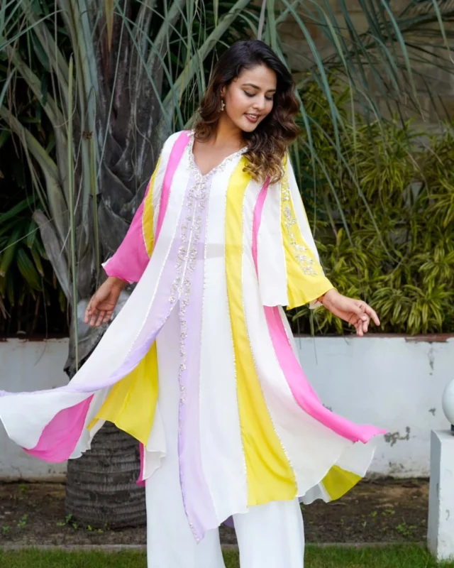 Woven with heritage, designed for today. 💫
Our latest ethnic collection celebrates timeless silhouettes with a modern soul.[EthnicWear ,NewCollection ,MinimalStyle ,TraditionalElegance ,AutographMan]