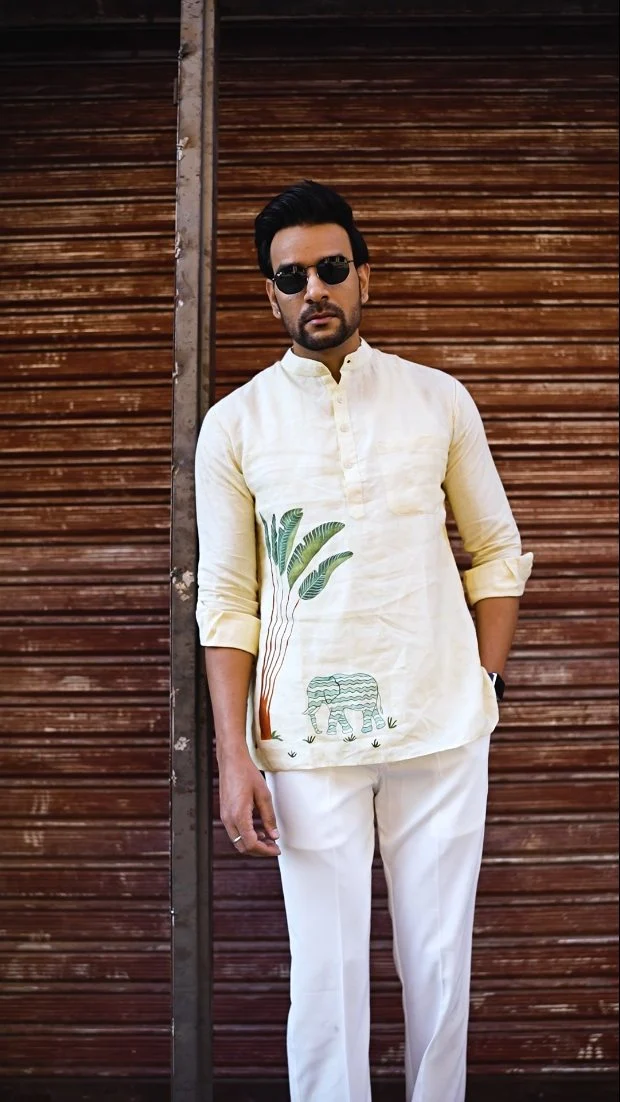 Good clothes don’t just dress you they guide you.
From fit to finish, this is how modern men define their style with confidence.[mens fashion guide, men’s styling tips, designer menswear, bespoke outfits, groom wear india, premium ethnic wear, fashion studio, luxury clothing]#autograph #autographman #mensfashion #mensstyleguide #mensethnicwear