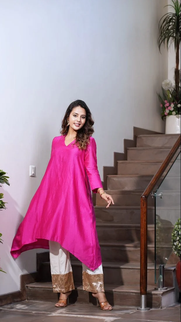 A pop of pink, a flow of confidence.
Simple, vibrant, and made to move with you ✨[women’s ethnic wear, vibrant outfits, flowy silhouettes, festive fashion, designer womenswear, modern ethnic style, premium clothing]#autograph #womensfashion #ethnicwear #pinkoutfit #festivelook