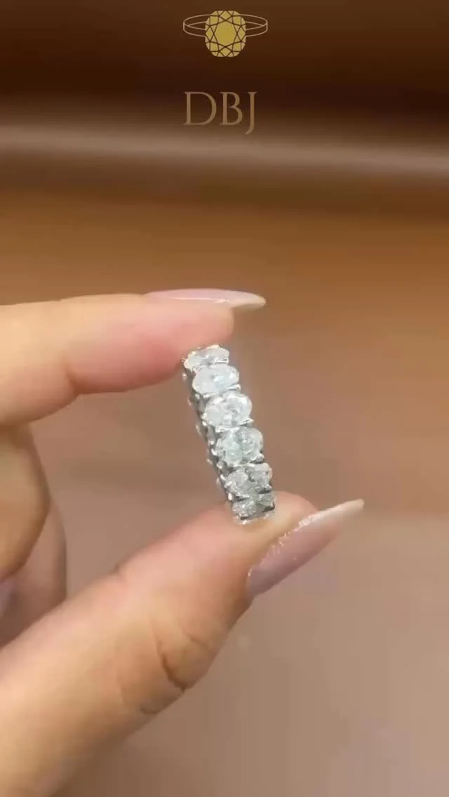 Endless brilliance, timelessly crafted.
This GIA-certified 40-pointer oval diamond eternity ring set in radiant white gold reflects purity, precision, and enduring elegance. A symbol of luxury that shines forever. ✨💎#DBJ #DBJJewels #GIACertified #OvalDiamondRing #EternityRing WhiteGoldJewellery DiamondLuxury FineDiamondJewellery TimelessElegance EndlessBrilliance RefinedLuxury SignatureJewels 💎